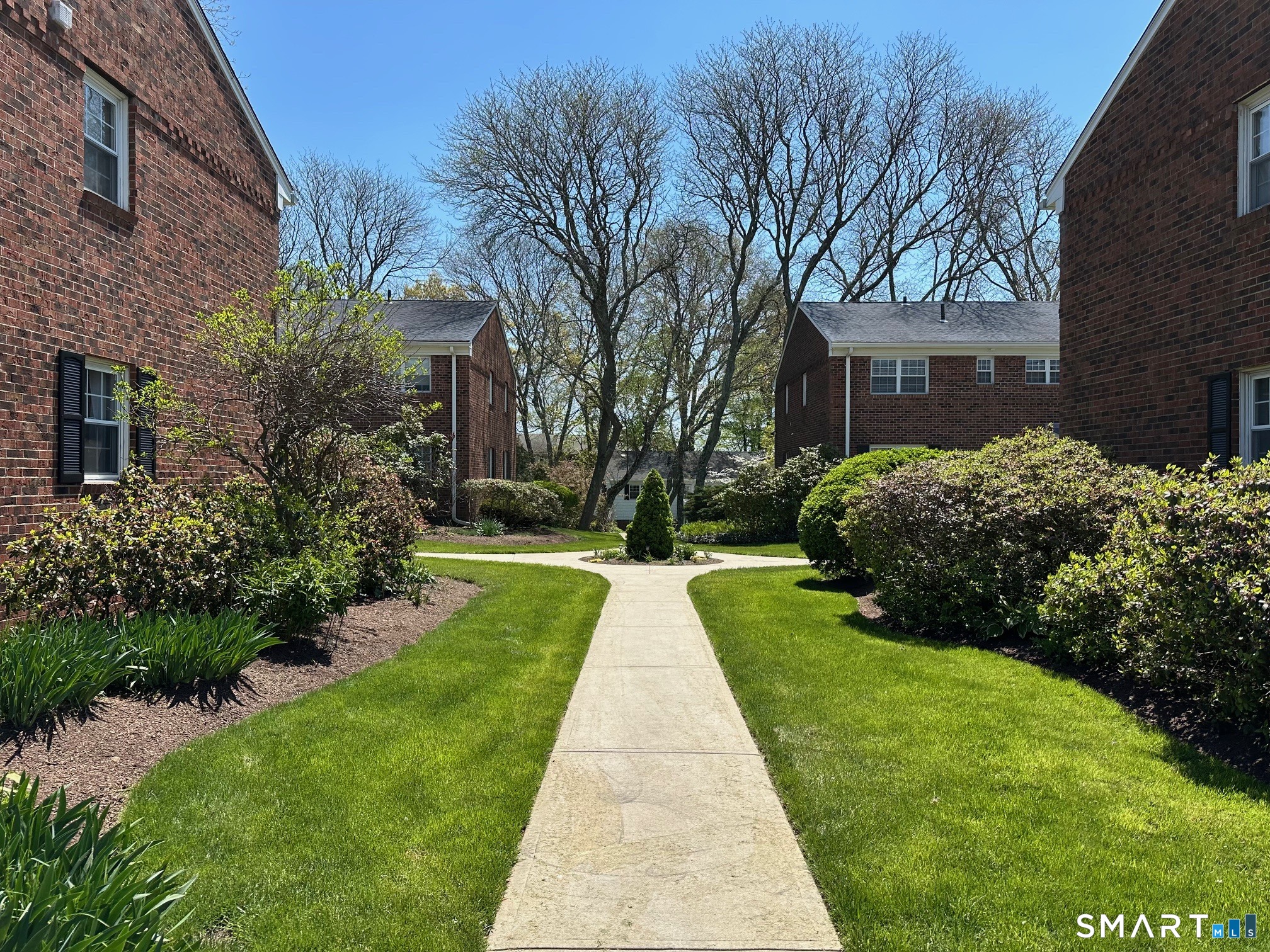 245 Unquowa Road, Unit 44 Fairfield, CT 06824 - Photo 2 of 24