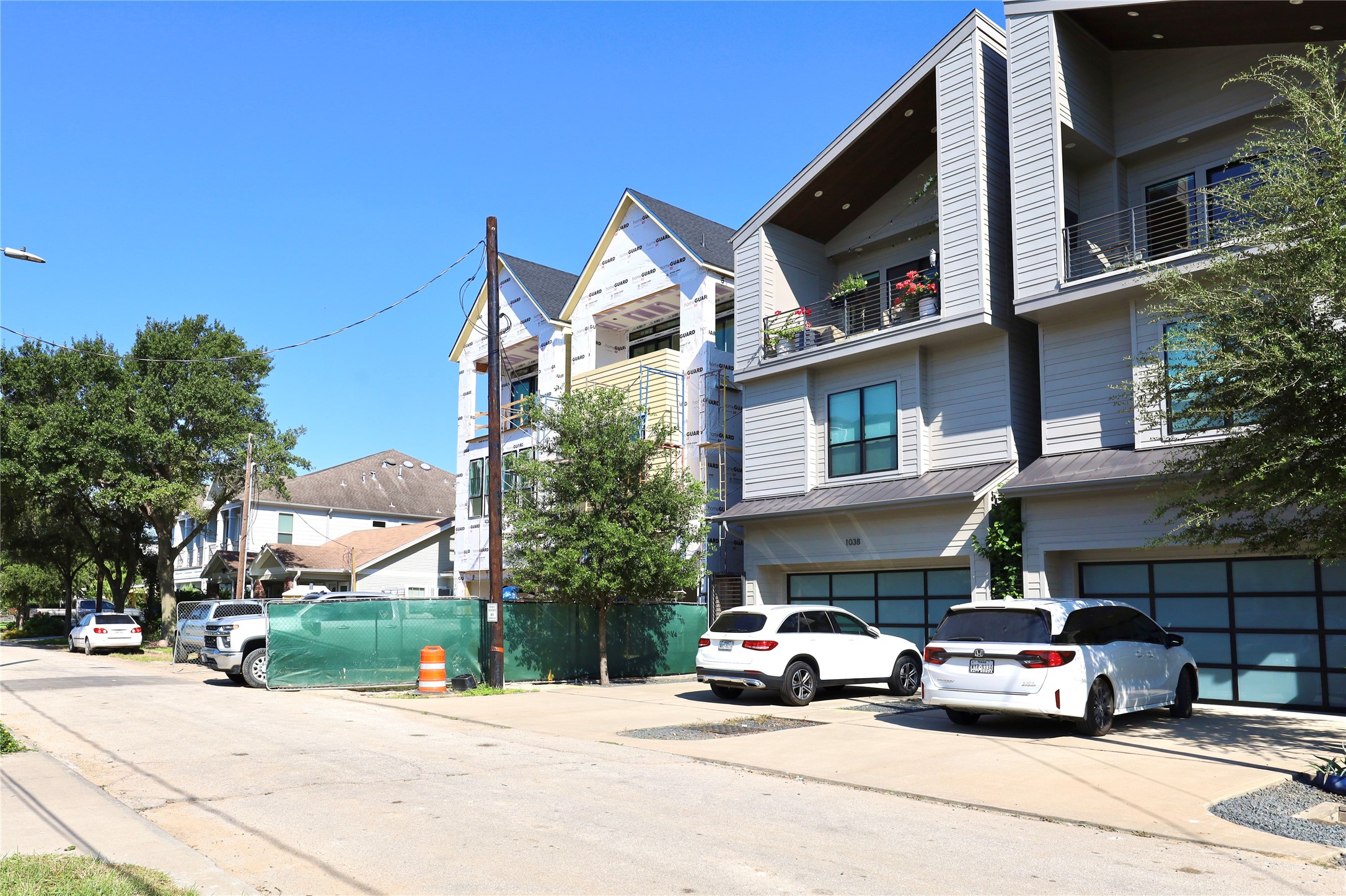 1125 Usener Street Houston, TX 77009 - Photo 10 of 15 a car parked in front of a building