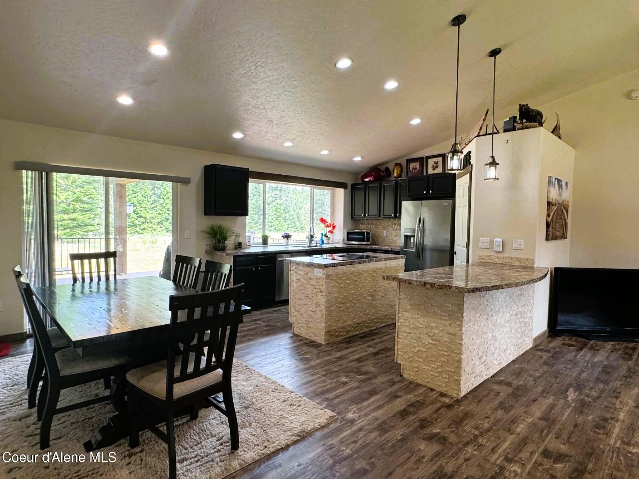 6637 East Little Joe Road Coeur D'Alene, ID 83814 - Photo 8 of 44 Breakfast Area / Kitchen