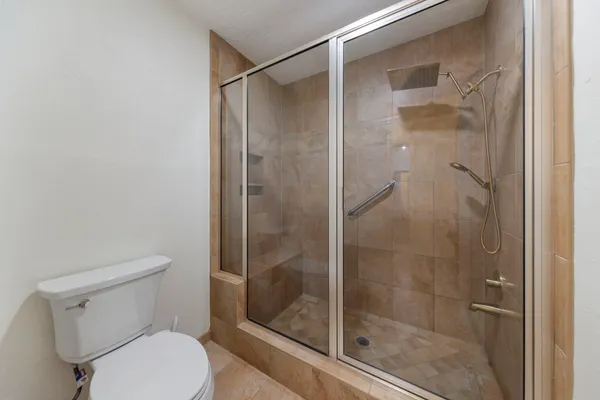 $2,450 | 10 Glorybower Court, The Woodlands, TX 77380