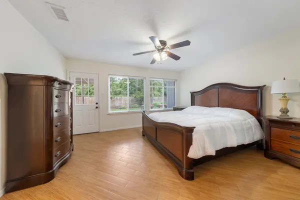 $2,450 | 10 Glorybower Court, The Woodlands, TX 77380