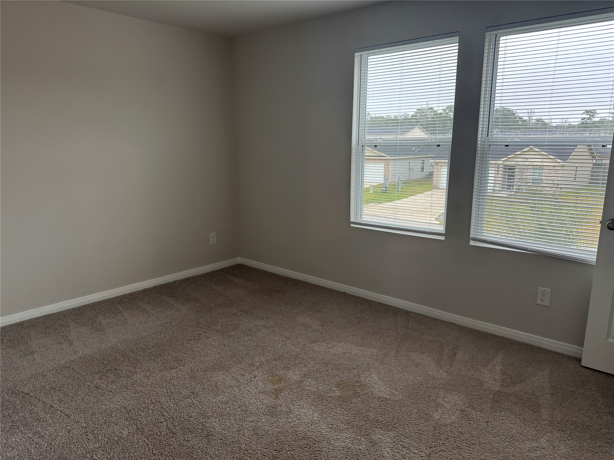 15520 Taylorcrest Drive Conroe, TX 77306 - Photo 16 of 24 an empty room with a window