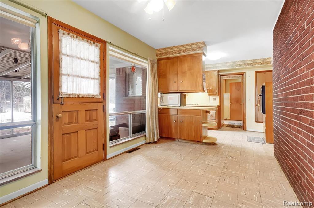 48707 Eight Mile Road Northville, MI 48167 - Photo 11 of 54