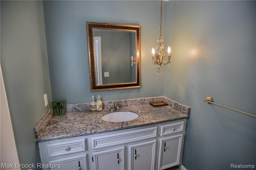 5076 Watergate Road West Bloomfield, MI 48323 - Photo 20 of 41