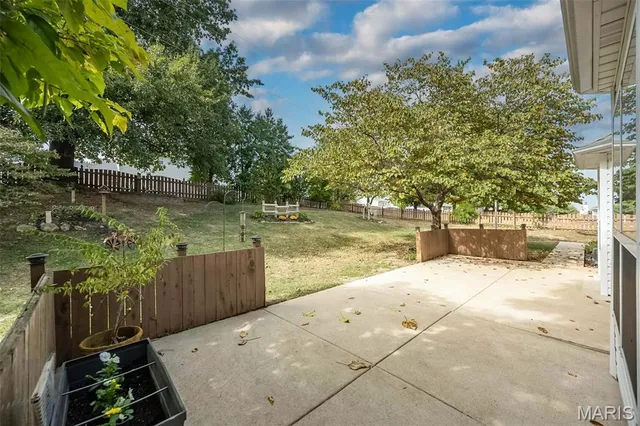 $430,000 | 999 Reddington Oaks Court, St. Charles, MO 63304