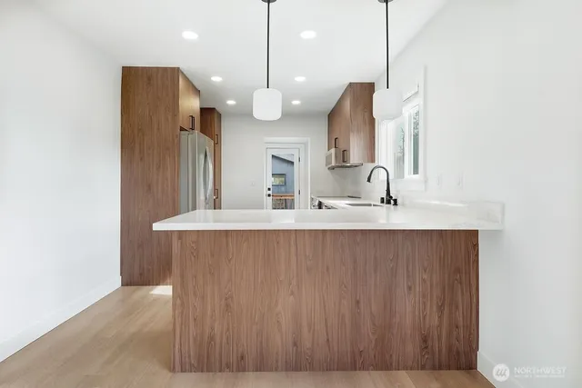 $3,850 | 11738 Phinney Avenue North, Unit A, Seattle, WA 98133