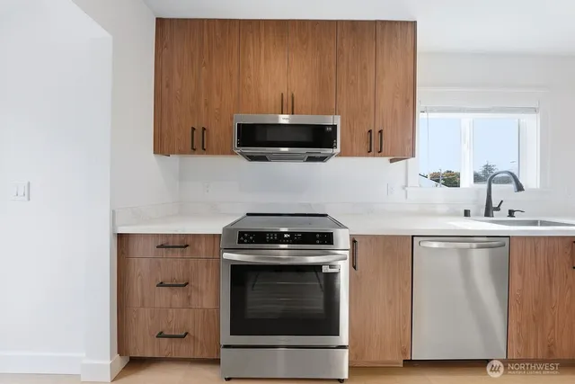 $3,850 | 11738 Phinney Avenue North, Unit A, Seattle, WA 98133