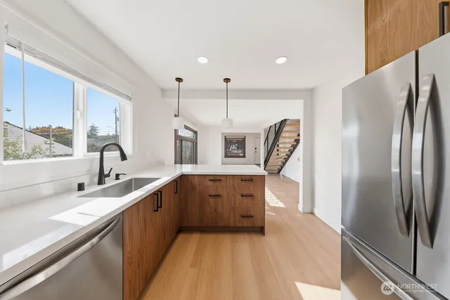 $3,850 | 11738 Phinney Avenue North, Unit A, Seattle, WA 98133