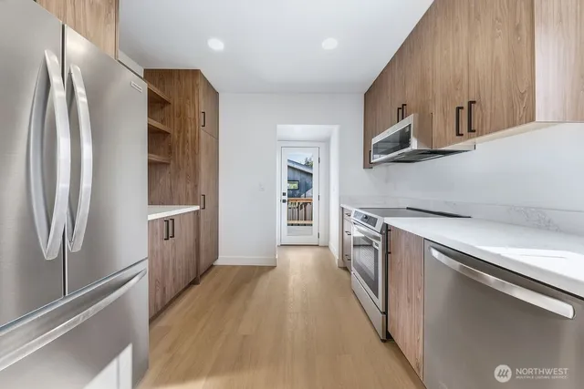 $3,850 | 11738 Phinney Avenue North, Unit A, Seattle, WA 98133