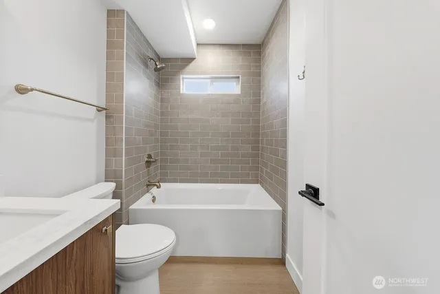 $3,850 | 11738 Phinney Avenue North, Unit A, Seattle, WA 98133