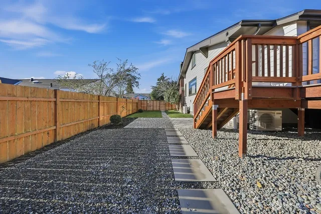 $3,850 | 11738 Phinney Avenue North, Unit A, Seattle, WA 98133