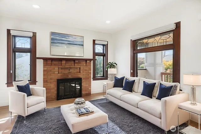 $3,850 | 11738 Phinney Avenue North, Unit A, Seattle, WA 98133