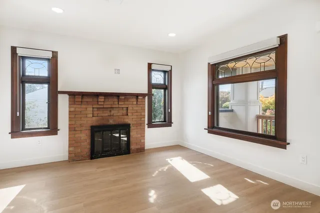 $3,850 | 11738 Phinney Avenue North, Unit A, Seattle, WA 98133