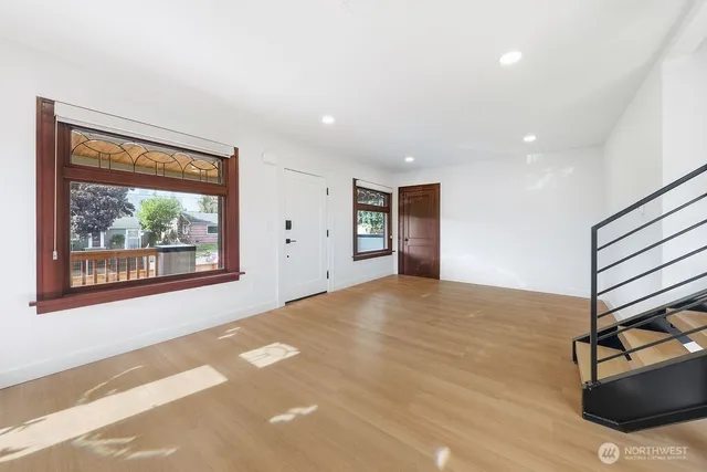 $3,850 | 11738 Phinney Avenue North, Unit A, Seattle, WA 98133