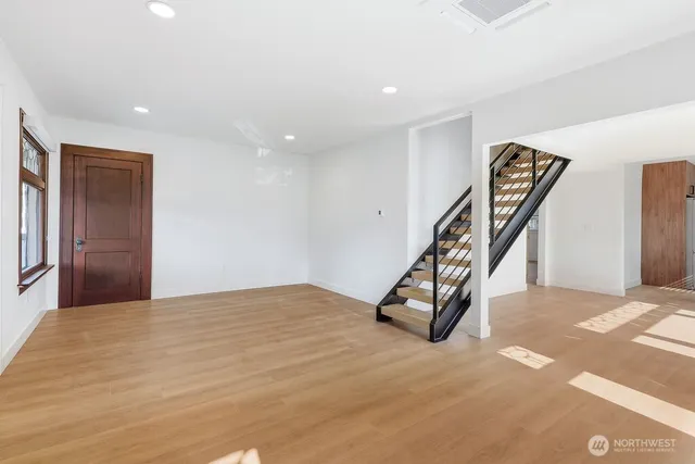 $3,850 | 11738 Phinney Avenue North, Unit A, Seattle, WA 98133