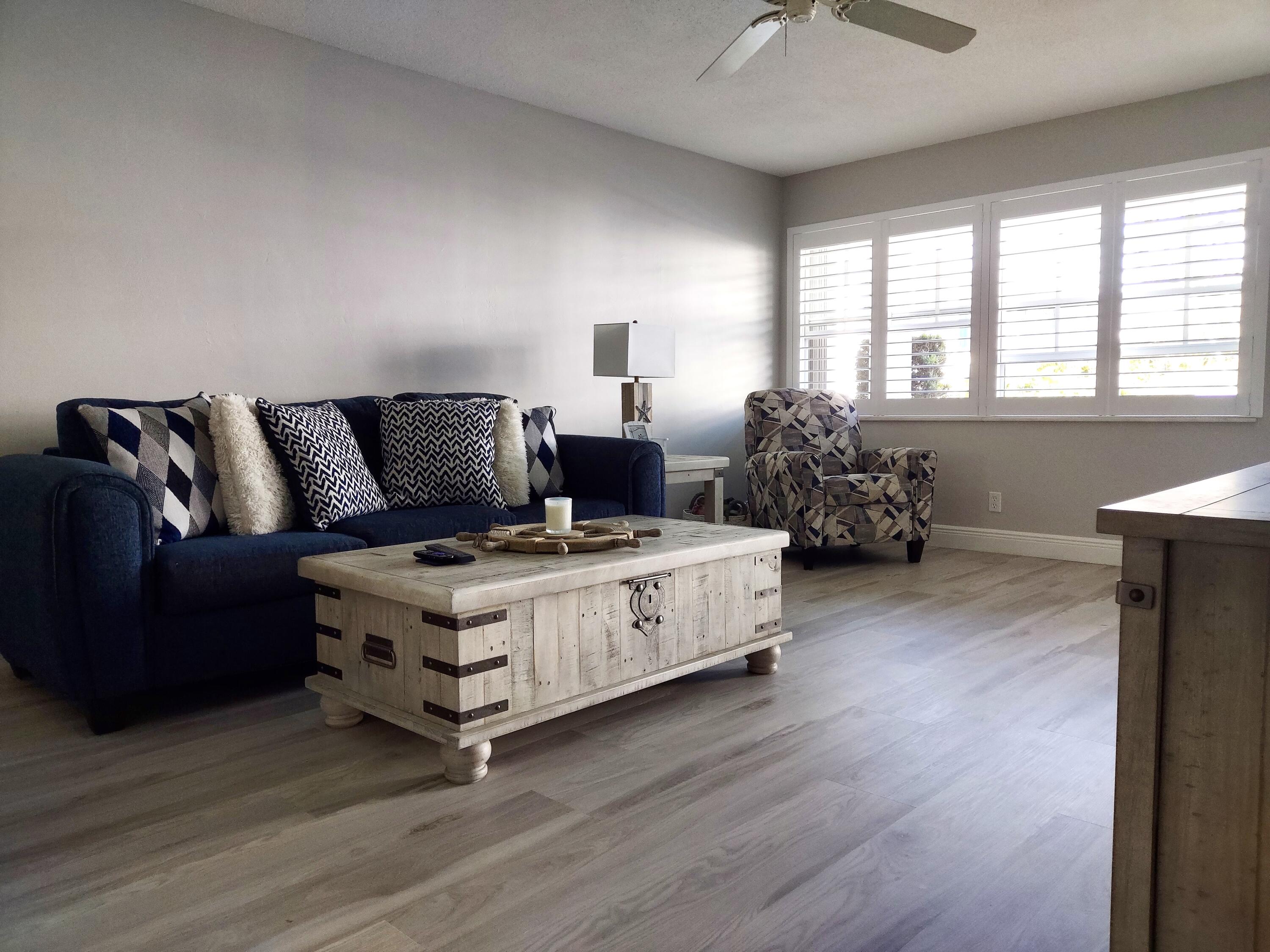 5505 North Ocean Boulevard, Unit 8102 Ocean Ridge, FL 33435 - Photo 3 of 10 Living room