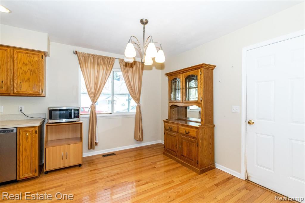 1327 East Auburn Road Rochester Hills, MI 48307 - Photo 4 of 18