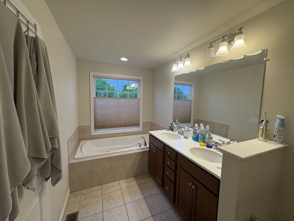 33 Jacob Way, Unit 33 Reading, MA 01867 - Photo 17 of 33