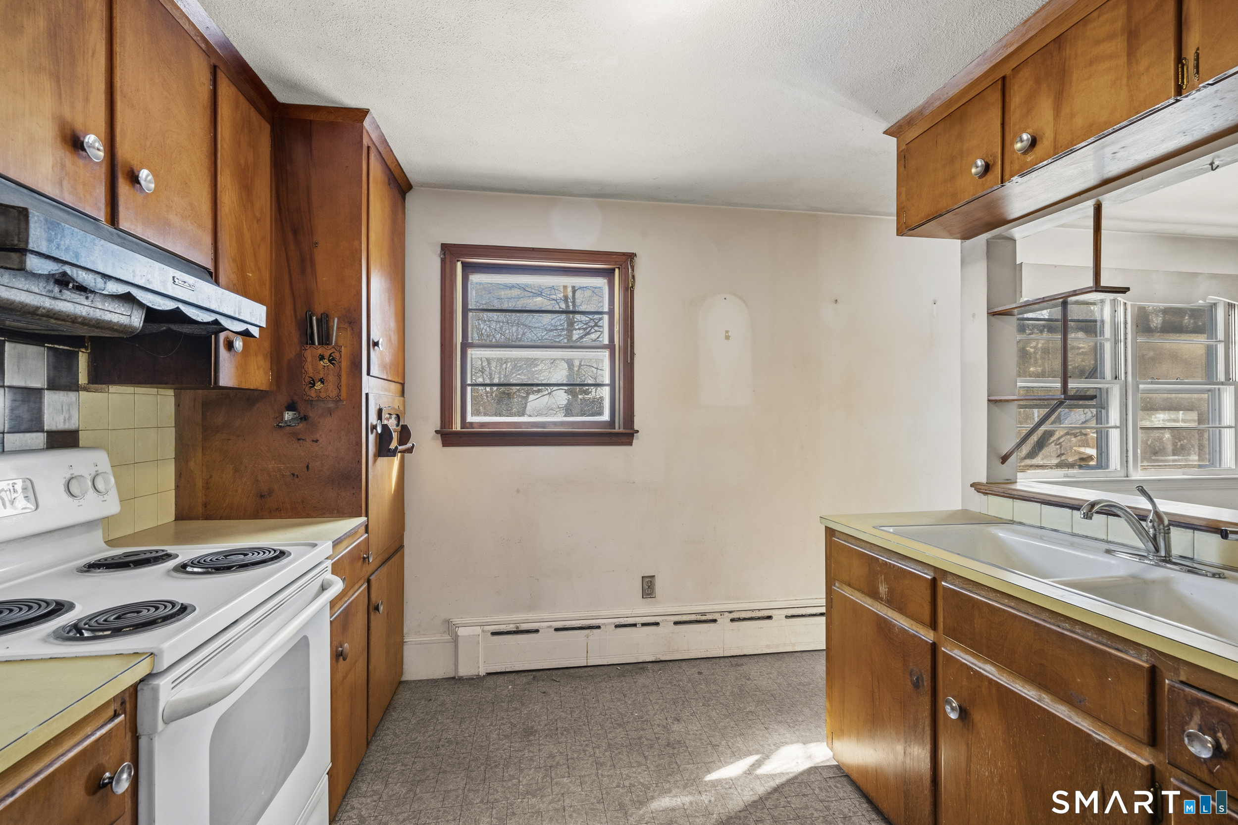 42 Clift Lane Groton, CT 06355 - Photo 4 of 36