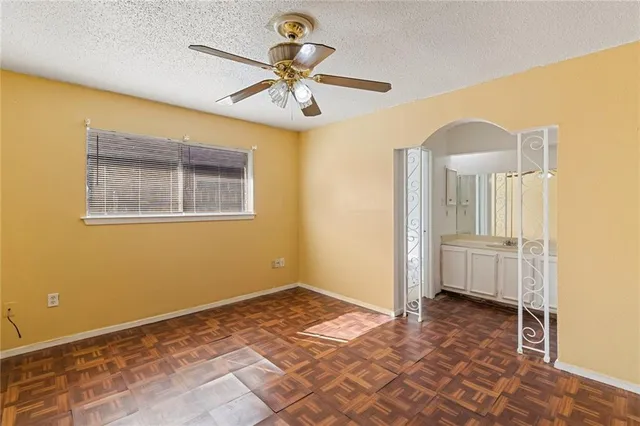 $195,000 | 2440 West Sunny Meade Drive, Harvey, LA 70058