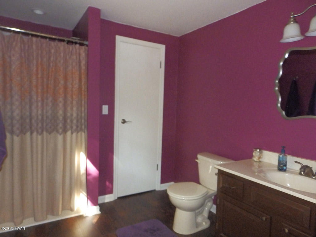 149 Aspen Road Dingmans Ferry, PA 18328 - Photo 9 of 16 Master Bath