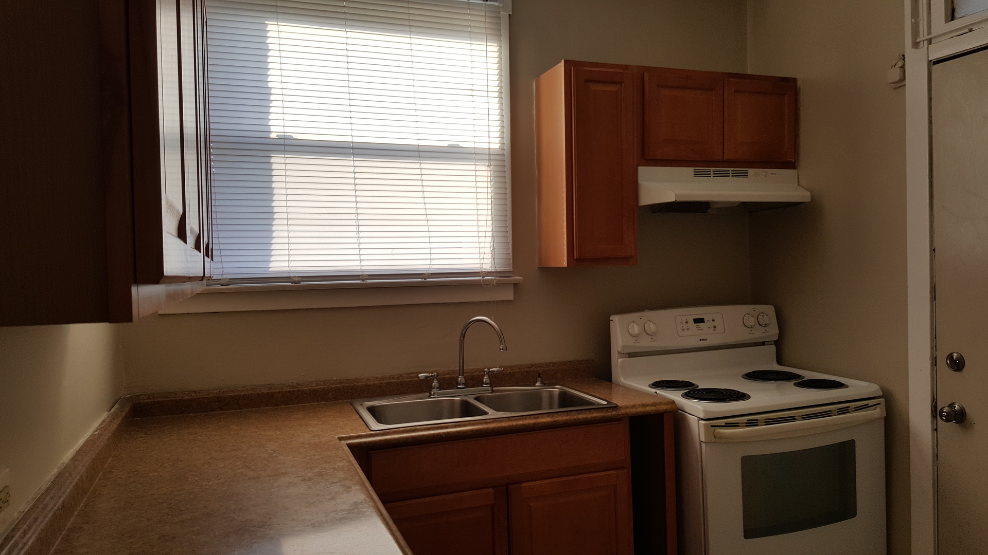 8758 South May Street, Unit 2S Chicago, IL 60620 - Photo 3 of 5