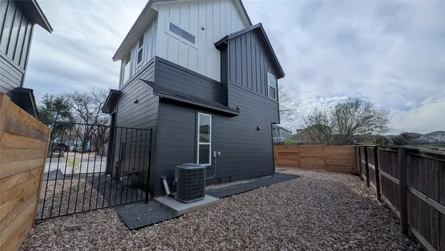 $2,650 | 2220 Yellow Jacket Lane, Unit 2, Austin, TX 78741