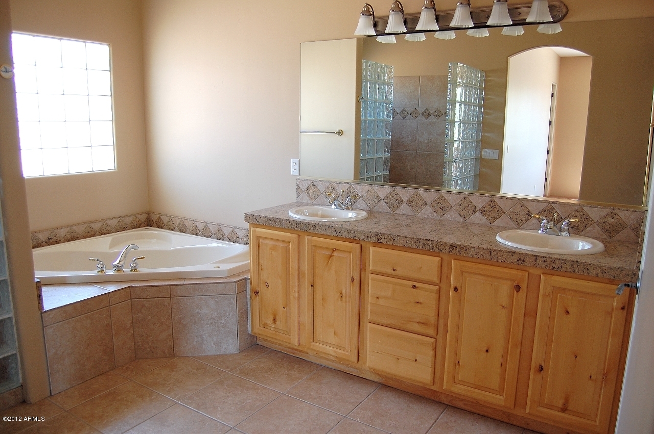 27206 North 176th Street Rio Verde, AZ 85263 - Photo 9 of 44 Master Bathroom with tub with jets