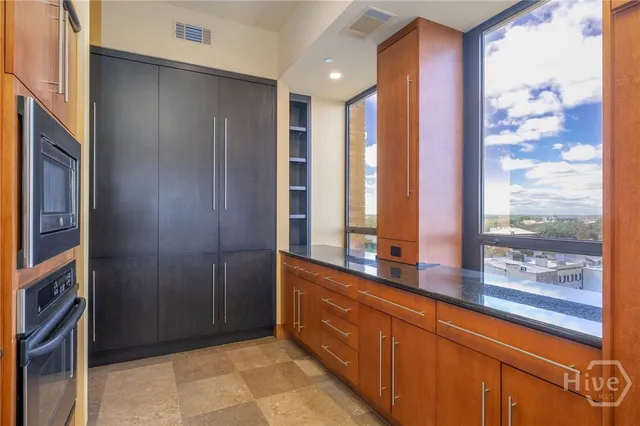 $2,725,000 | 300 Bull Street, Unit 601, Savannah, GA 31401