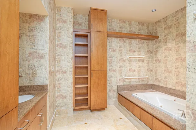 $2,725,000 | 300 Bull Street, Unit 601, Savannah, GA 31401