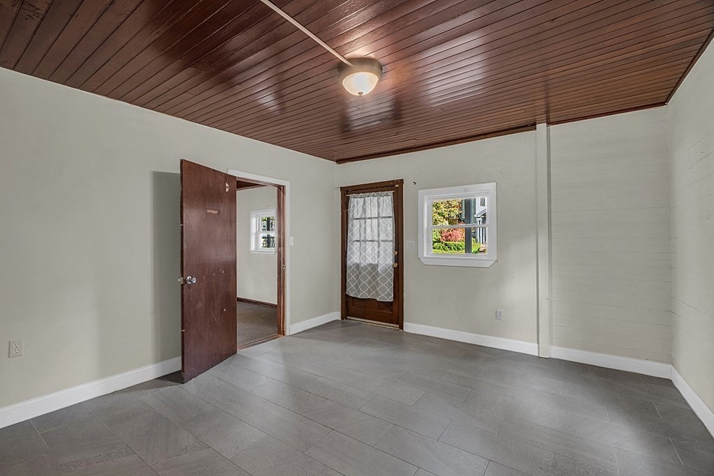 51 A Cedar Street Worcester, MA 01609 - Photo 4 of 27 an empty room with windows