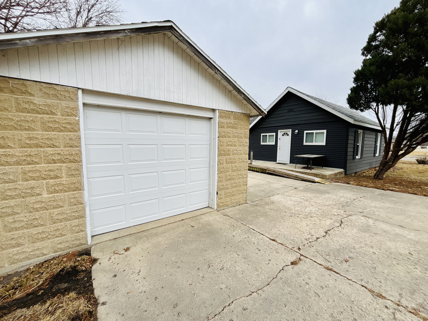 1187 Catherine Street Ottawa, IL 61350 - Photo 3 of 19 a front view of a house with a yard and garage