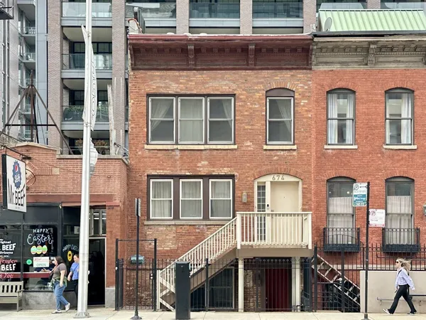 $2,550 | 674 North Orleans Street, Unit 2, Chicago, IL 60654