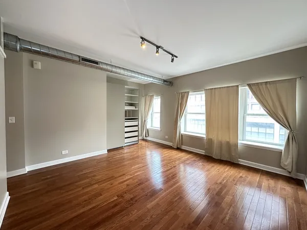 $2,550 | 674 North Orleans Street, Unit 2, Chicago, IL 60654
