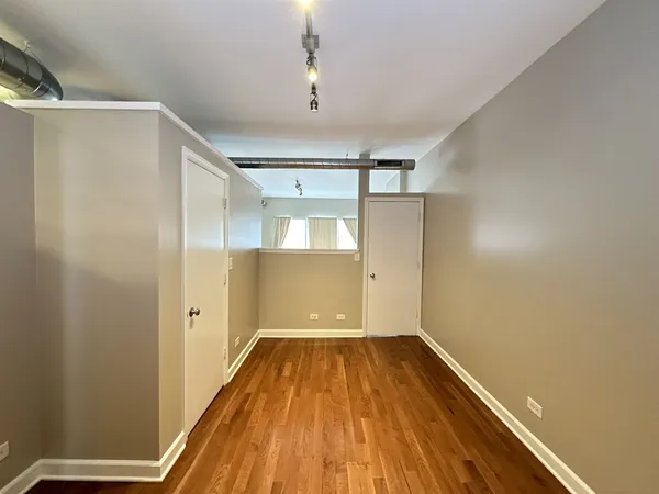 $2,550 | 674 North Orleans Street, Unit 2, Chicago, IL 60654