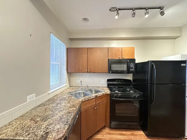 $2,550 | 674 North Orleans Street, Unit 2, Chicago, IL 60654