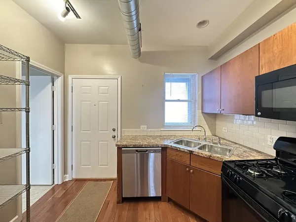 $2,550 | 674 North Orleans Street, Unit 2, Chicago, IL 60654