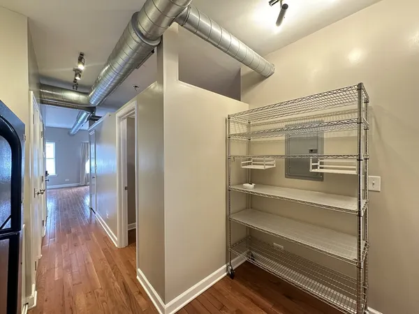 $2,550 | 674 North Orleans Street, Unit 2, Chicago, IL 60654