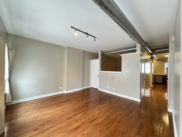$2,550 | 674 North Orleans Street, Unit 2, Chicago, IL 60654