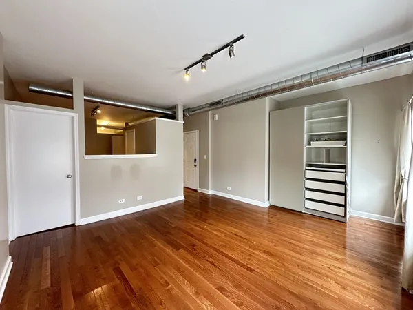 $2,550 | 674 North Orleans Street, Unit 2, Chicago, IL 60654