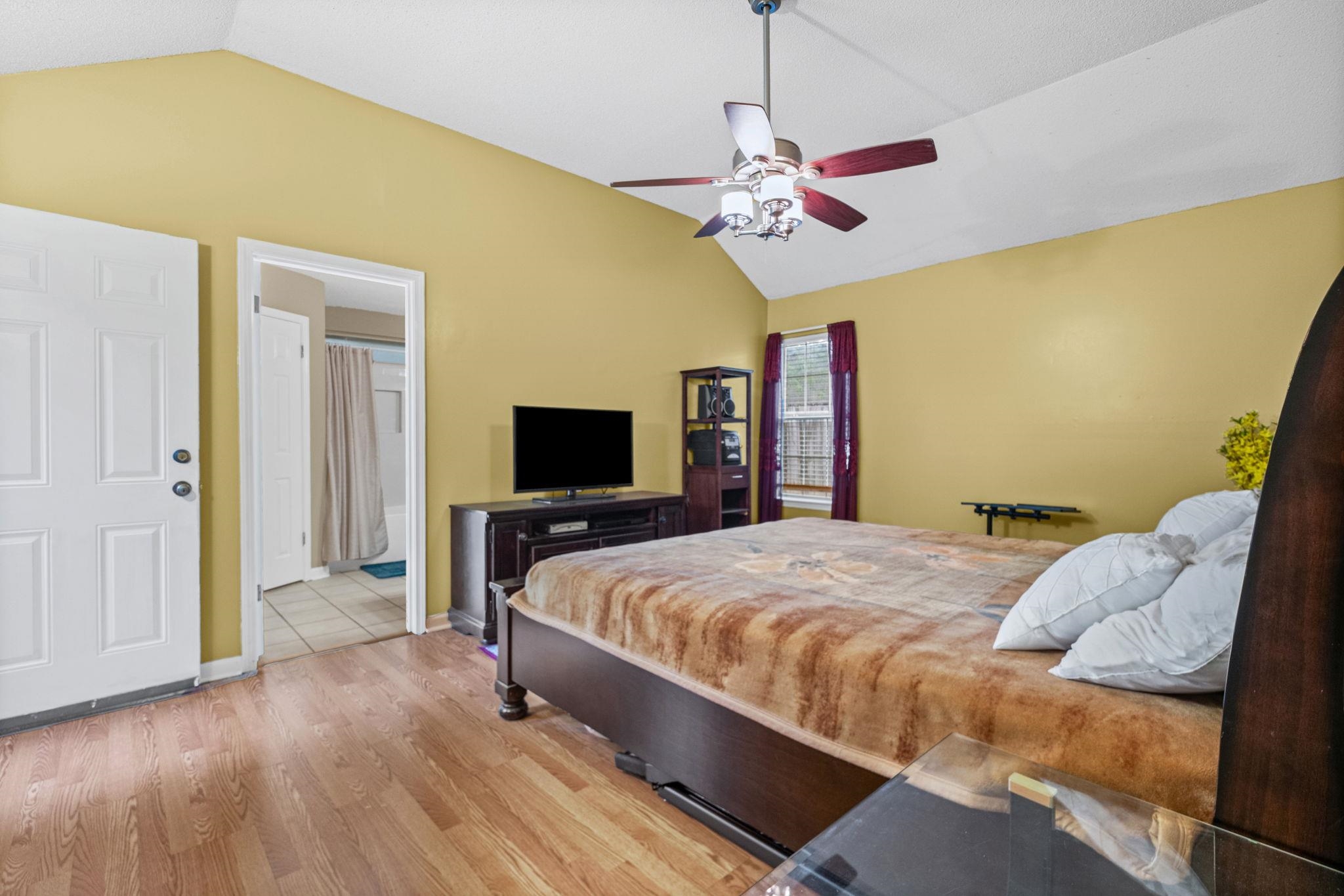 7788 Reese Road Memphis, TN 38133 - Photo 14 of 23 Spacious with its own patio access, high ceilings
