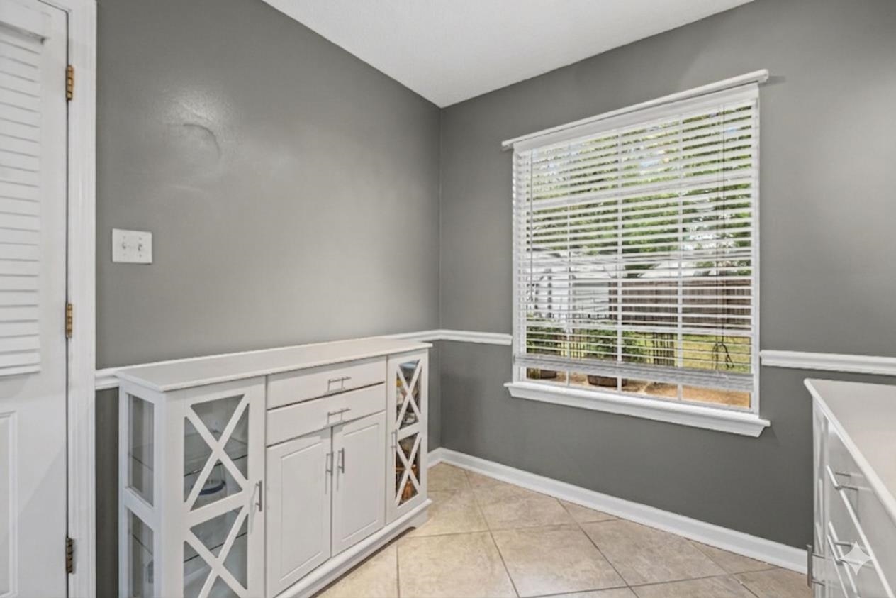 7788 Reese Road Memphis, TN 38133 - Photo 8 of 23 Neutral gray walls with white chair rail molding