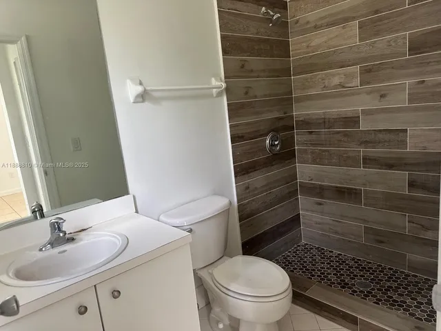 $2,300 | 1490 Northeast 33rd Avenue, Unit 10213, Homestead, FL 33033