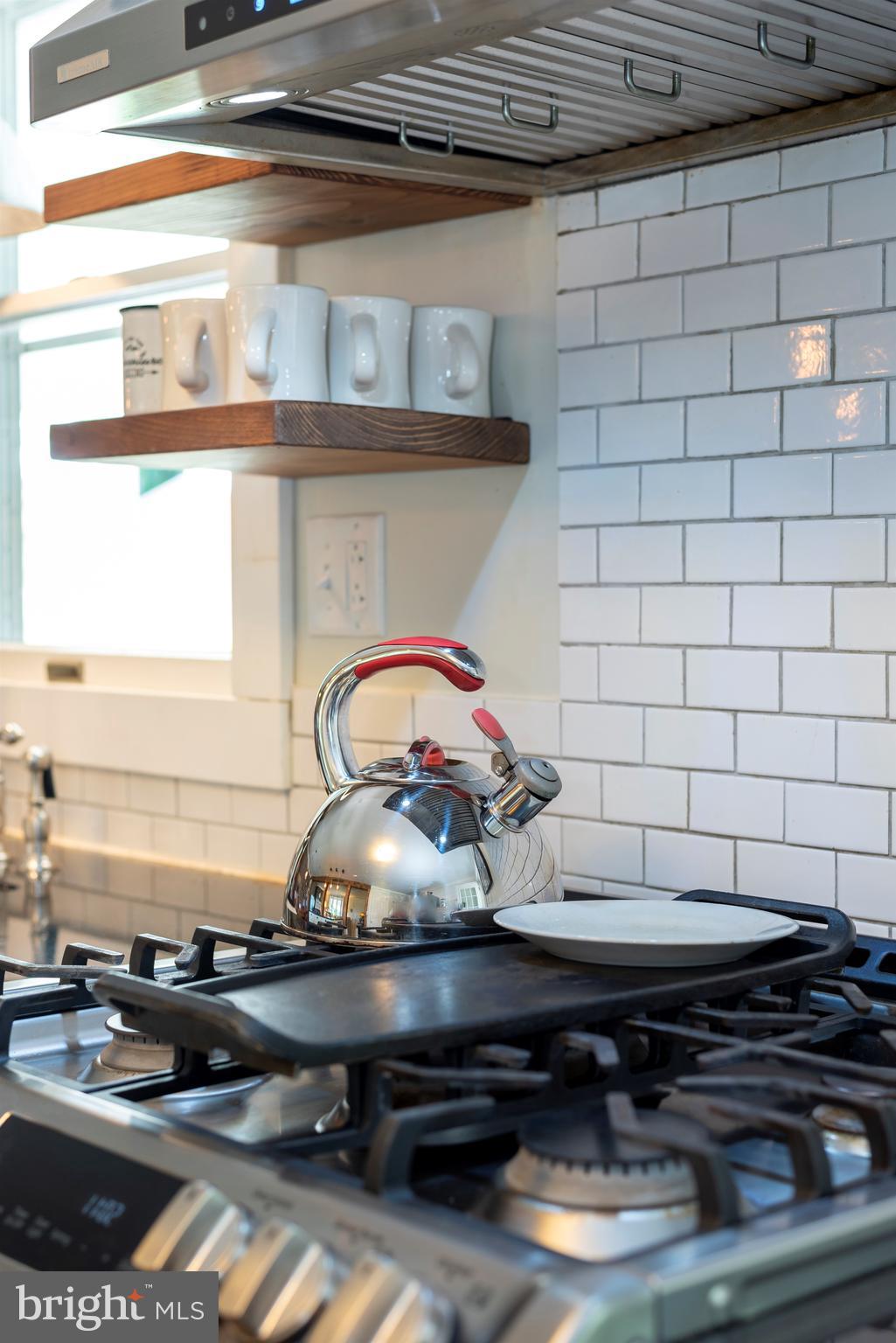 12323 Renner Road Keymar, MD 21757 - Photo 22 of 95 Subway Tile Backsplash