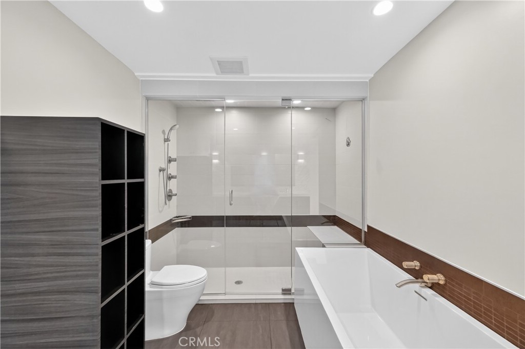 855 Santa Ana Street Laguna Beach, CA 92651 - Photo 19 of 35 a bathroom with a toilet a sink and bathtub