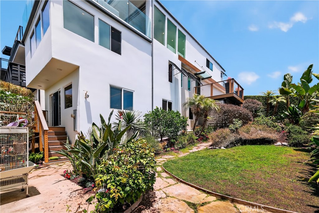 855 Santa Ana Street Laguna Beach, CA 92651 - Photo 29 of 35 a front view of a house with a yard