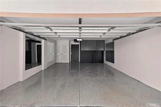 a view of entryway and kitchen