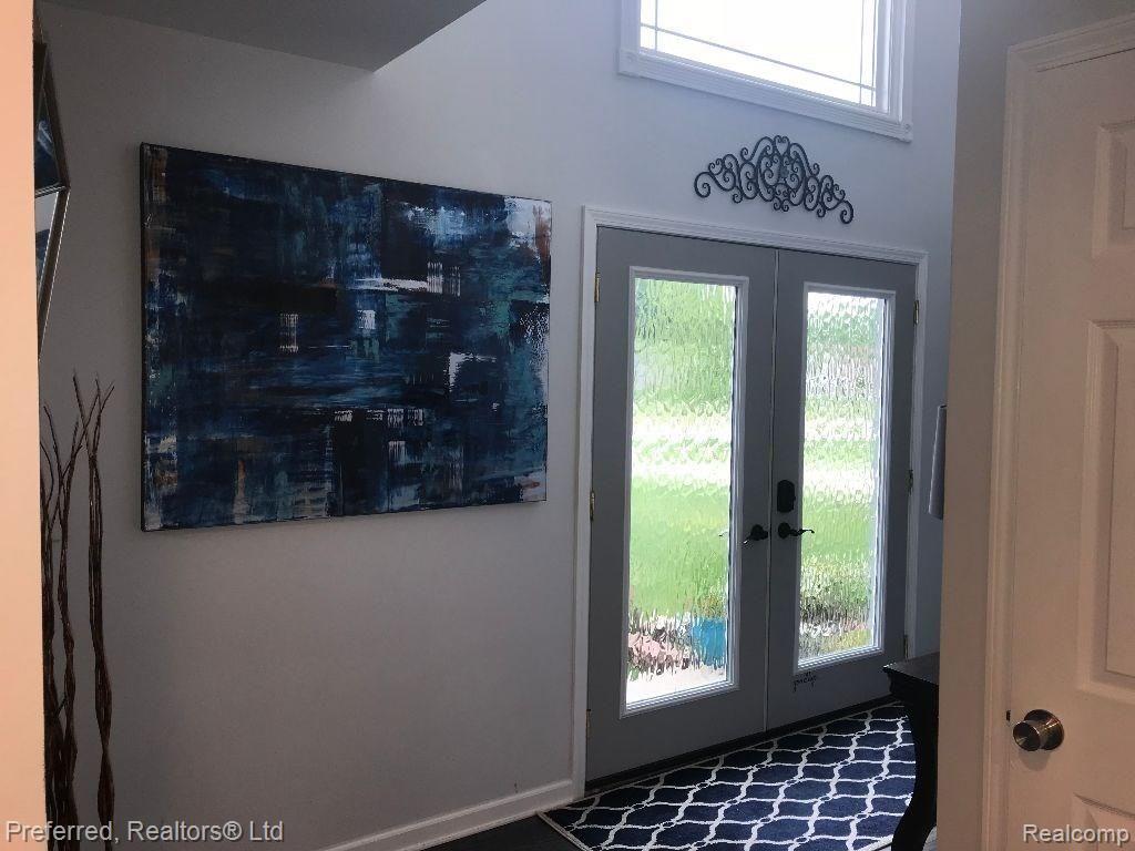 43736 Hanford Road Canton, MI 48187 - Photo 4 of 29 Obscured glass front door.jpg