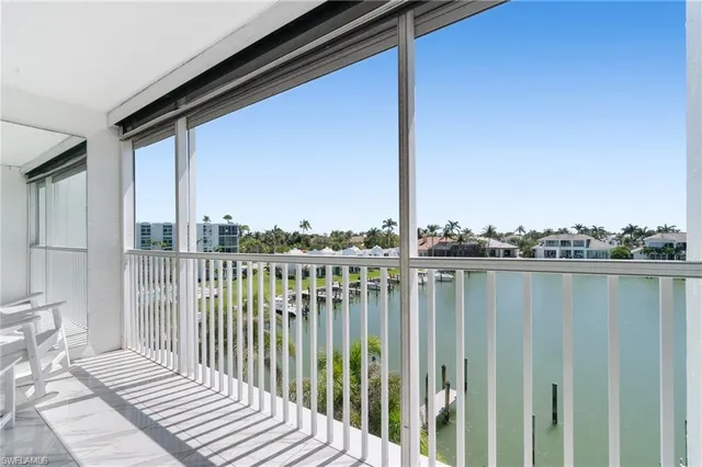 $595,000 | 300 Park Shore Drive, Unit 4C, Naples, FL 34103