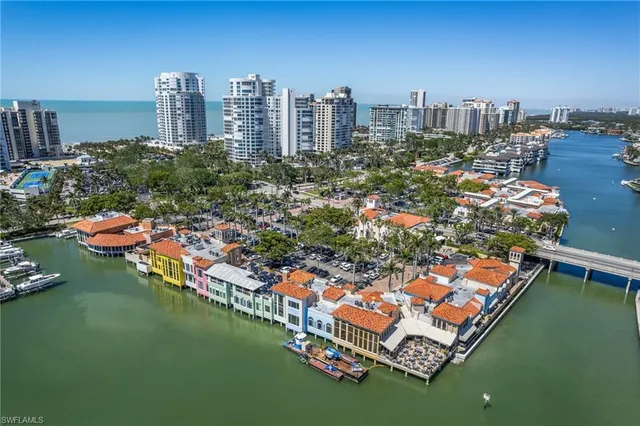 $595,000 | 300 Park Shore Drive, Unit 4C, Naples, FL 34103